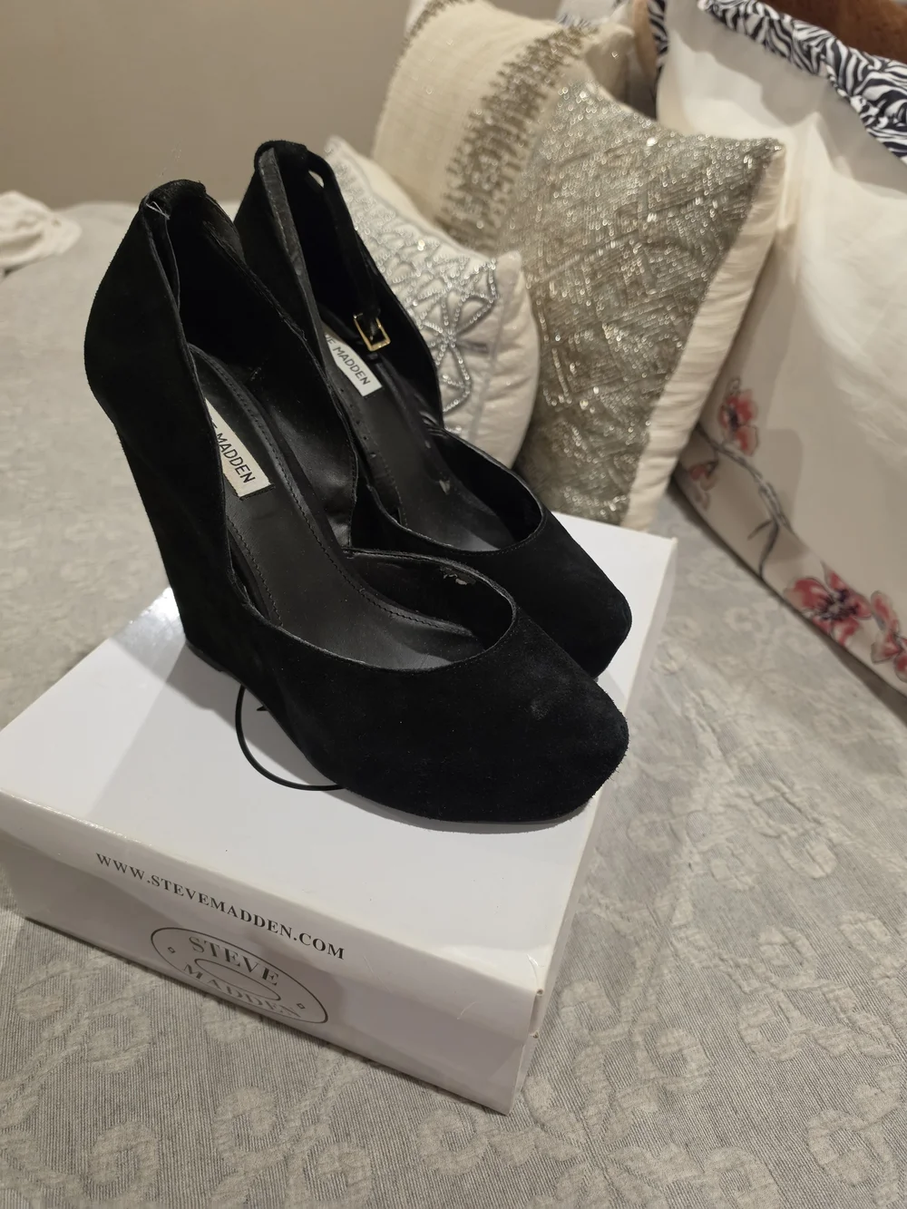 Steve Madden Black Suede Wedge Pumps